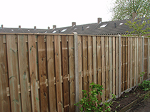 Houten schutting, 22 planken tuinscherm verticaal met betonpalen ronde kop